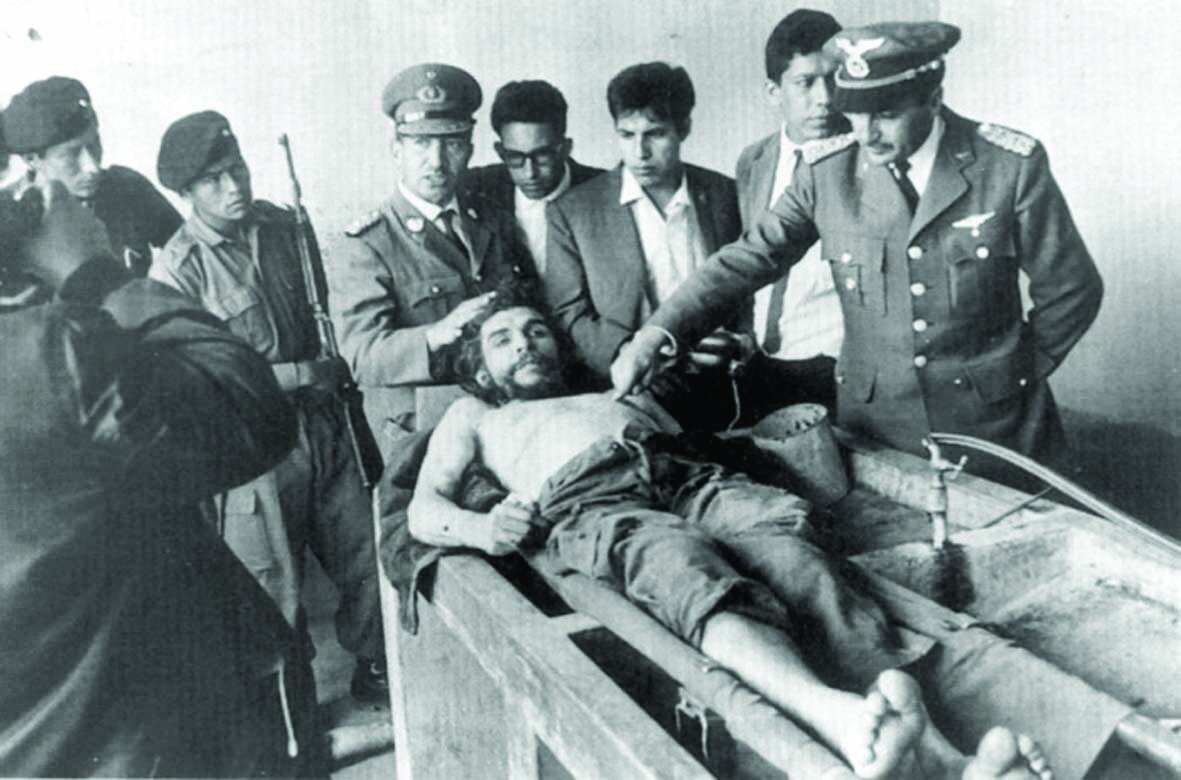 سخنانی از اسطوره آزادیخواهی دنیا | هر لحظه که دشمن احساس آرامش کند شکستی برای ما ثبت میشود