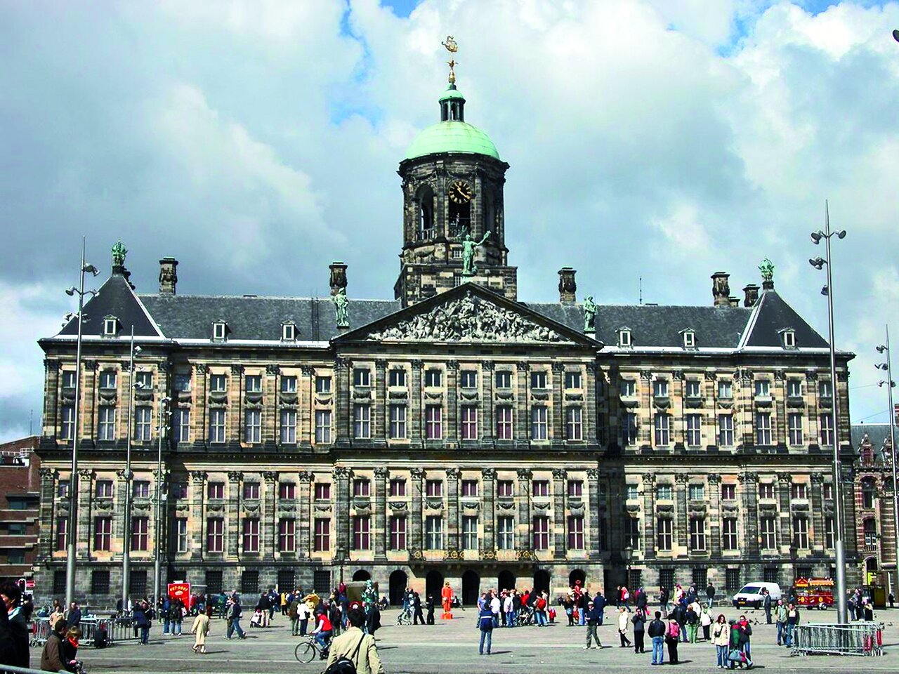 ۱۰ حکومت پادشاهی جهان در قرن ۲۱