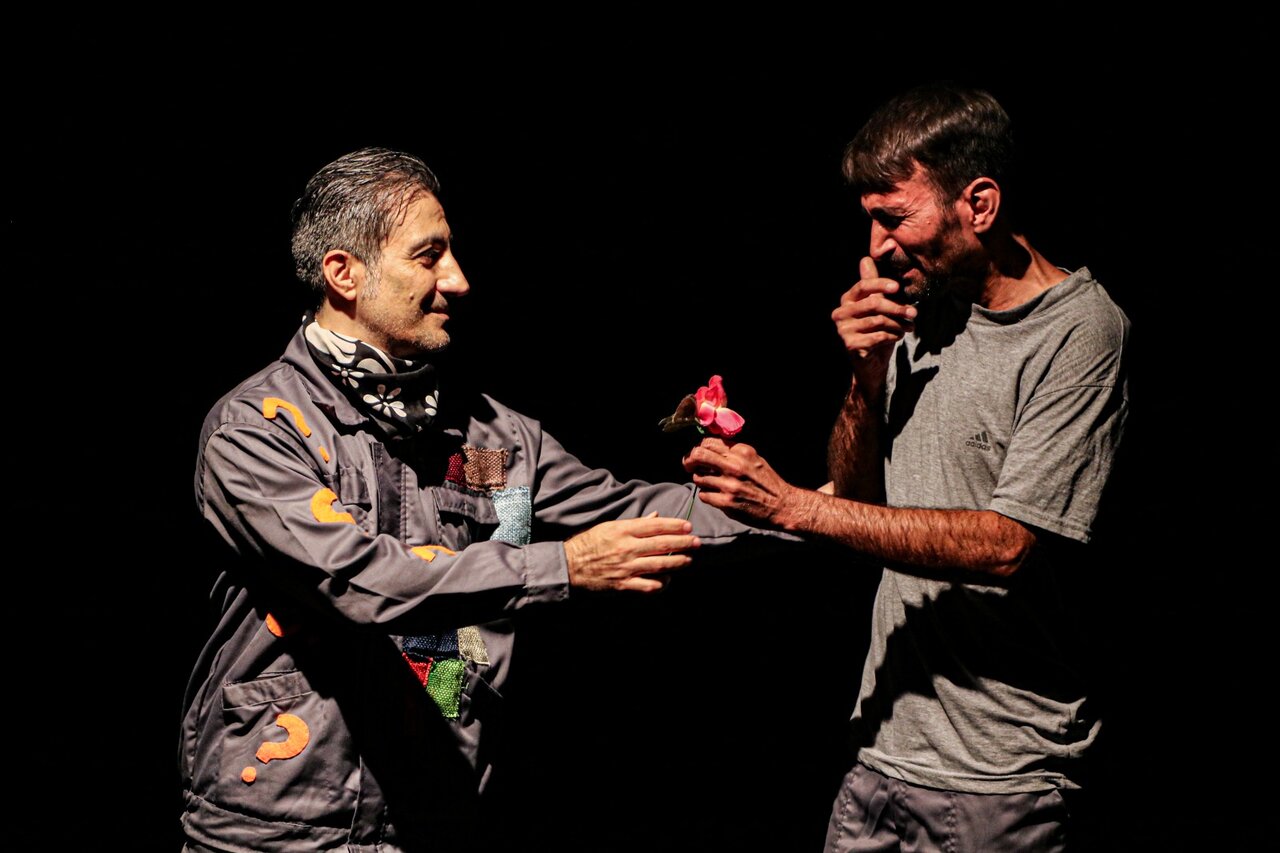 تنهایی انسان در عصر هوش مصنوعی| تماشاگران ما از نمایش شگفت زده میشوند| تبلیغات گران است و ما پول نداریم