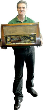 اخبار جنگ جهانی را از پیچشمیران بشنوید | دنیای رادیوهای سالخورده اینجاست