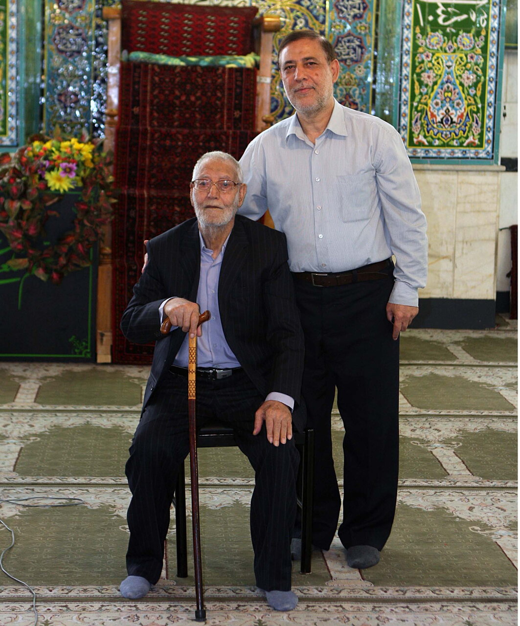 ساده زندگی کنید تا خوشبخت باشید | تجملات از هر دری بیاید، صله رحم از در دیگر بیرون میرود