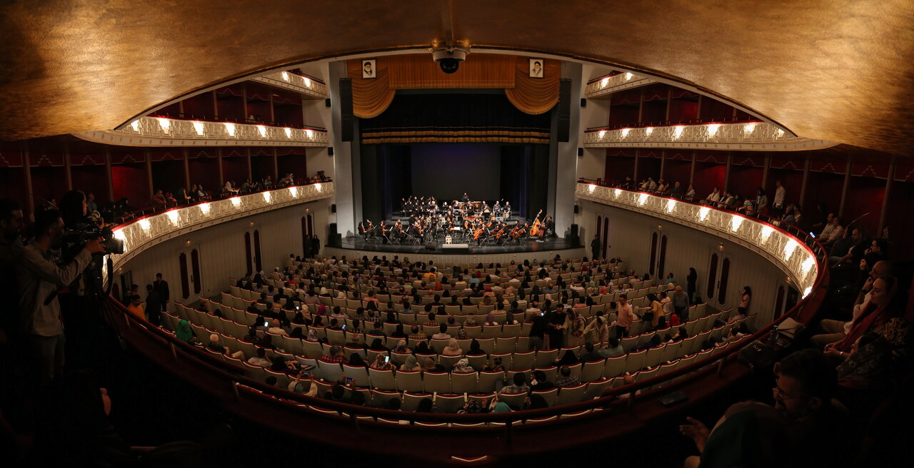 کنسرت «وداع» با صدای سراج در وحدت پیچید| عکسهای این اجرا را تماشا کنید