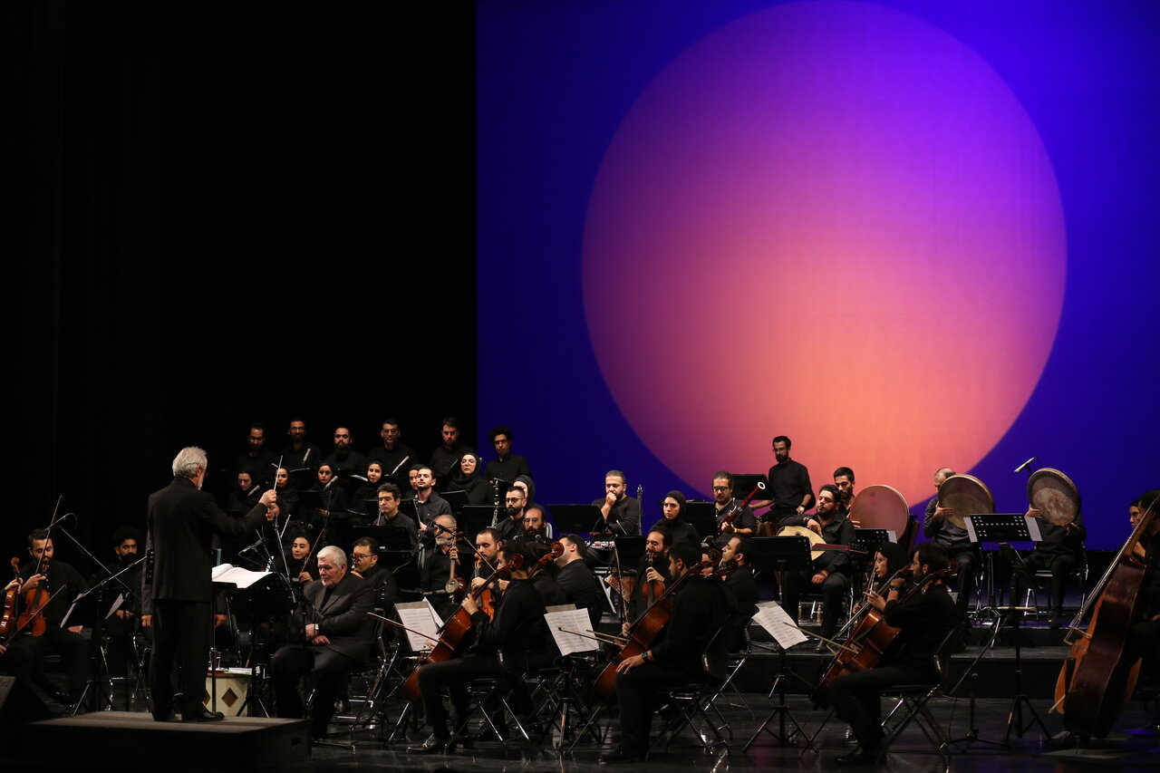 کنسرت «وداع» با صدای سراج در وحدت پیچید| عکسهای این اجرا را تماشا کنید