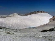 تصاویر دهانه آتشفشان قله دماوند در فاصله چند قدمی کوهنوردان