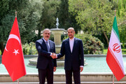تصاویر | دیدار وزرای خارجه ترکیه و ایران ؛ لحظه ورود به وزارت خارجه را ببینید