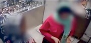 تصاویر لحظه سرقت دو دختر از مغازه ساعت فروشی در تبریز | ببینید چطور سر فروشنده را گرم می‌کنند
