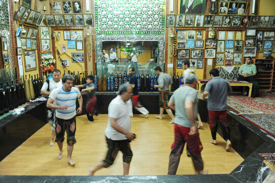 «شیر» چهارصد دستگاه بیدار است | بوسه بر گود جوانمردی از جهان پهلوان تختی تا طیب و مصطفی طوسی