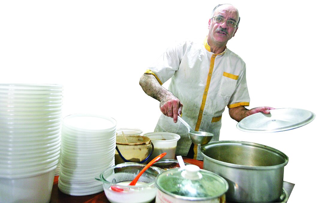 کفه ترازو به نفع مشتری | طعم غذای «دایی کبابی» را اهالی میپسندند