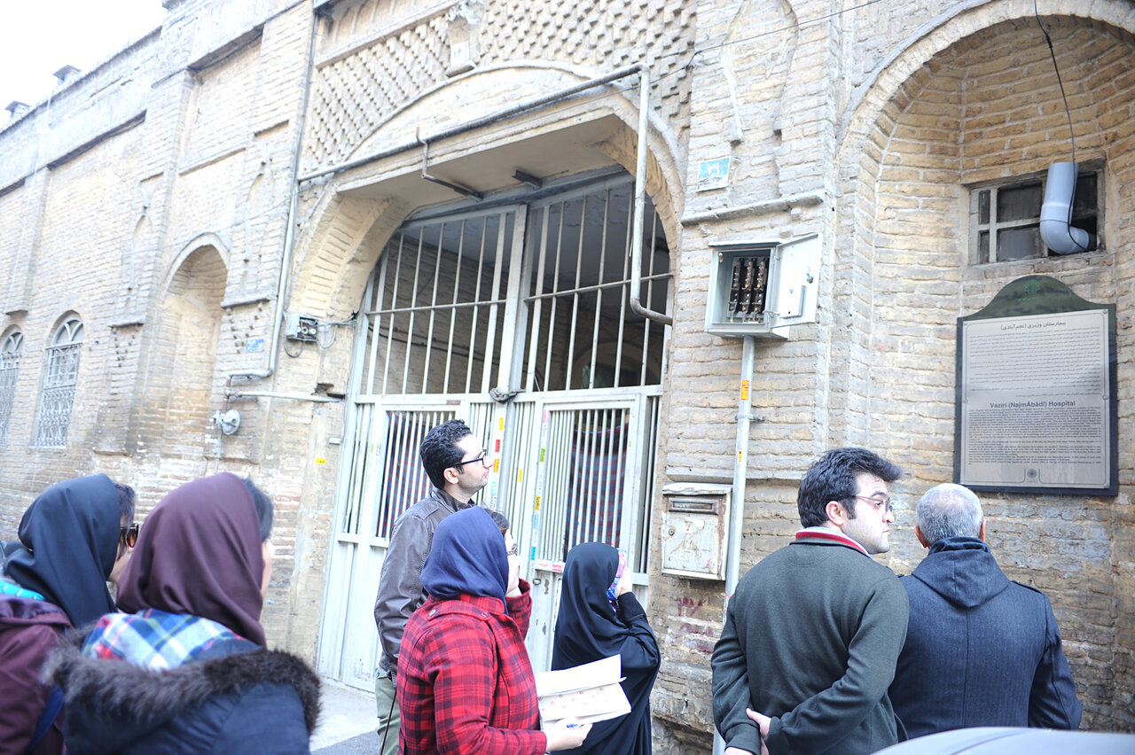 محلهگردی در خیابان ولیعصر(عج) | «کافه شهرداری» رفت «تیاتر شهر» آمد