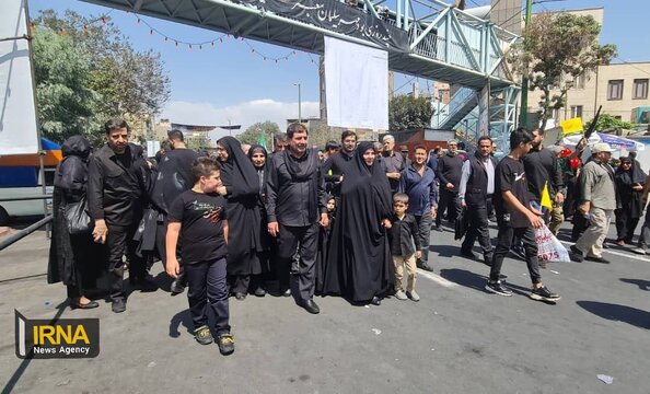 حضور خانوادگی محمد مخبر، معاون اول رئیس‌جمهور در راهپیمایی جاماندگان اربعین حسینی