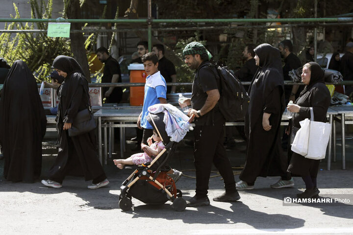پیاده روی جاماندگان اربعین حسینی در تهران