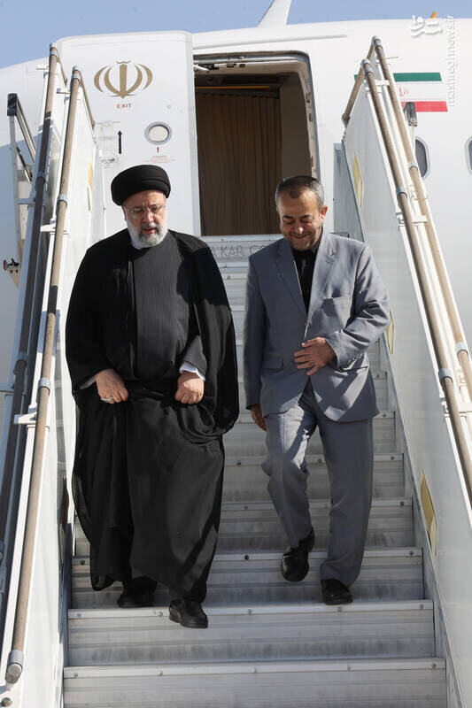 تصاویر | حضور رئیسی در جمع سوگواران اربعین حسینی در بیرجند