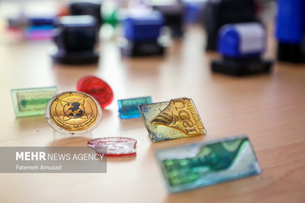 تصاویر جاعلان ویزای اقامت در دام پلیس | ۲۸ هزار یورو پرداخت کردیم و راهی قطر شدیم تا از قطر به کشور فرانسه پرواز کنیم ...