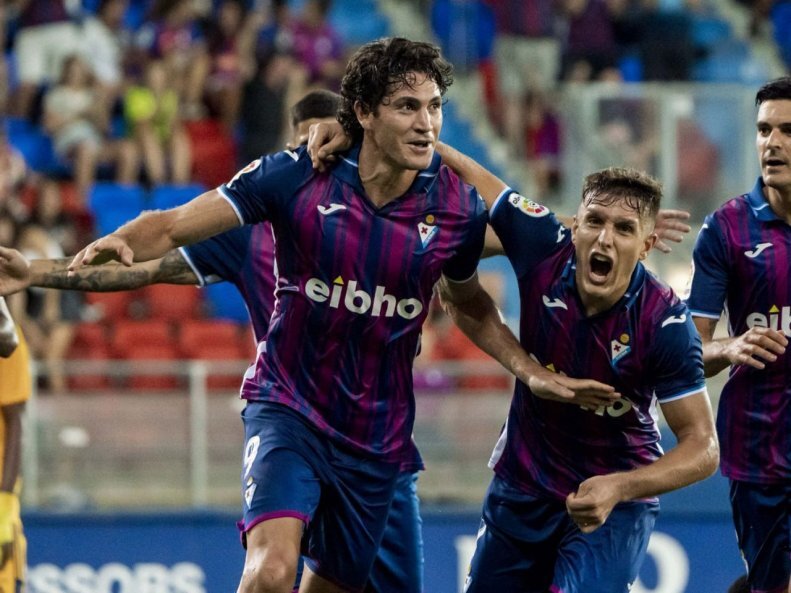 نکونام پیگیر حضور مهاجم لالیگایی در ایران | بازیکن آرژانتینی در یک قدمی استقلال