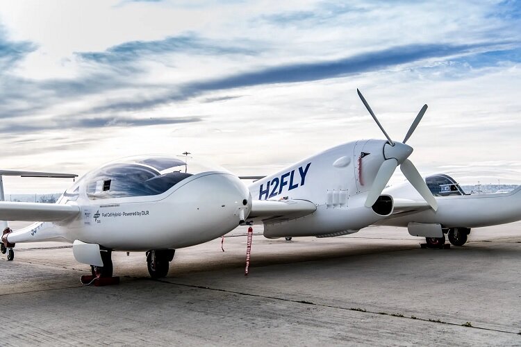 پرواز موفق نخستین هواپیمای دو بدنه هیدروژنی جهان | کابوسی شیرین