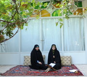 زندگی متفاوت یک مادر و دختر |  پابه‌پای یکدیگر از حفظ قرآن تا ورود به دانشگاه