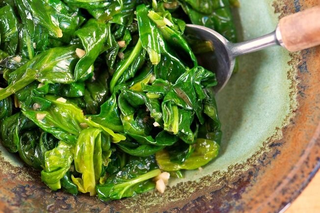 برای سلامت قلب چه بخوریم؟ | ۱۶ خوراکی سالم برای حفظ سلامت قلب | بهترین نوشیدنی برای تقویت قلب را بشناسید