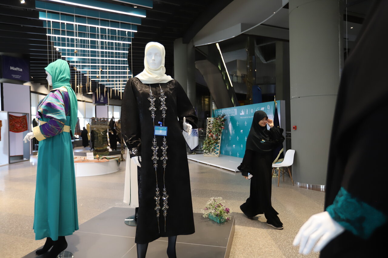 وقار ایرانی با تولید پوشاک عفیفانه|تهیه آسان لباس عفیفانه با گوشی موبایل