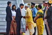 عکس | سجده نخست وزیر انگلیس در هند جنجالی شد | ریشی سوناک با پای برهنه ...