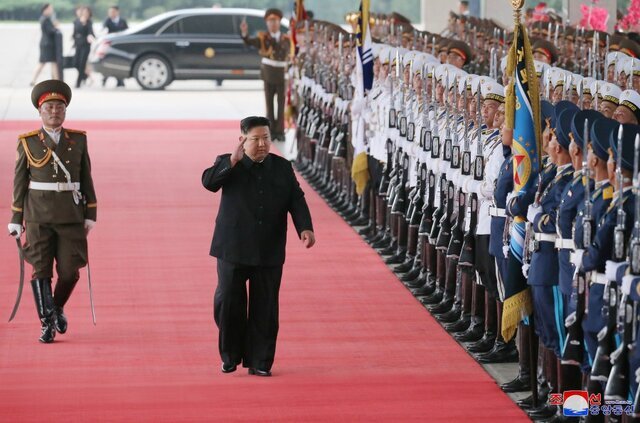 قطار شخصی «کیم جونگ اون» وارد روسیه شد | چه کسانی رهبر کره شمالی را همراهی می کنند؟