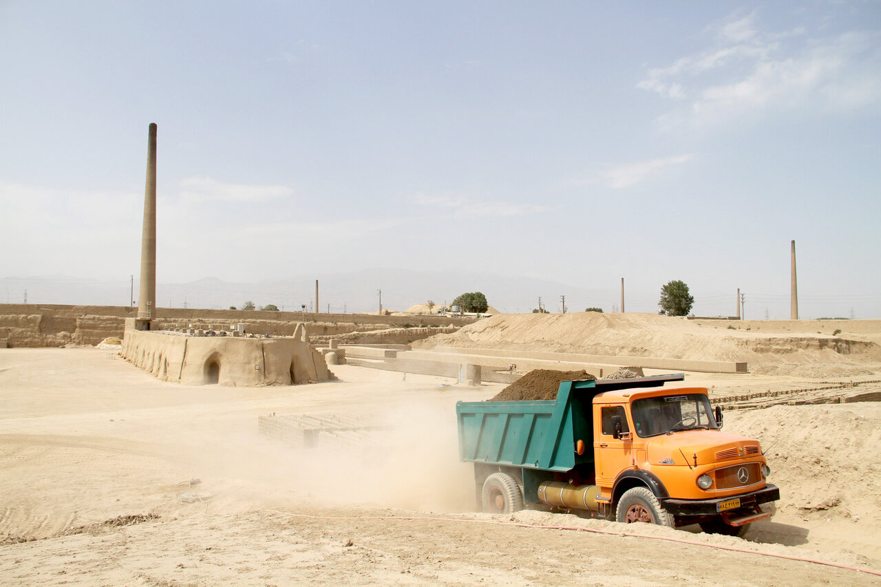 خشت روی خشت زندگی زیـر تیغ آفتاب