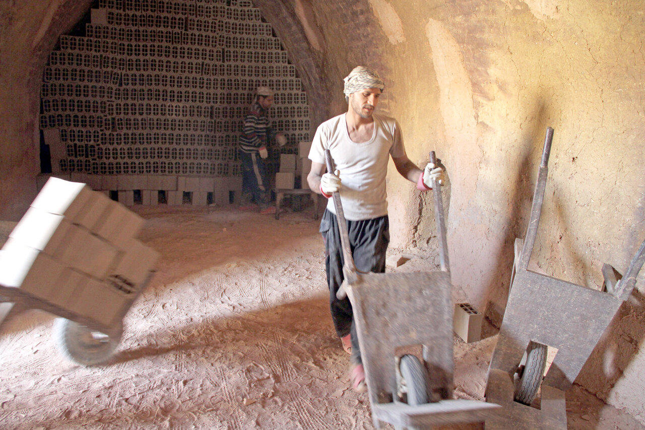 خشت روی خشت زندگی زیـر تیغ آفتاب