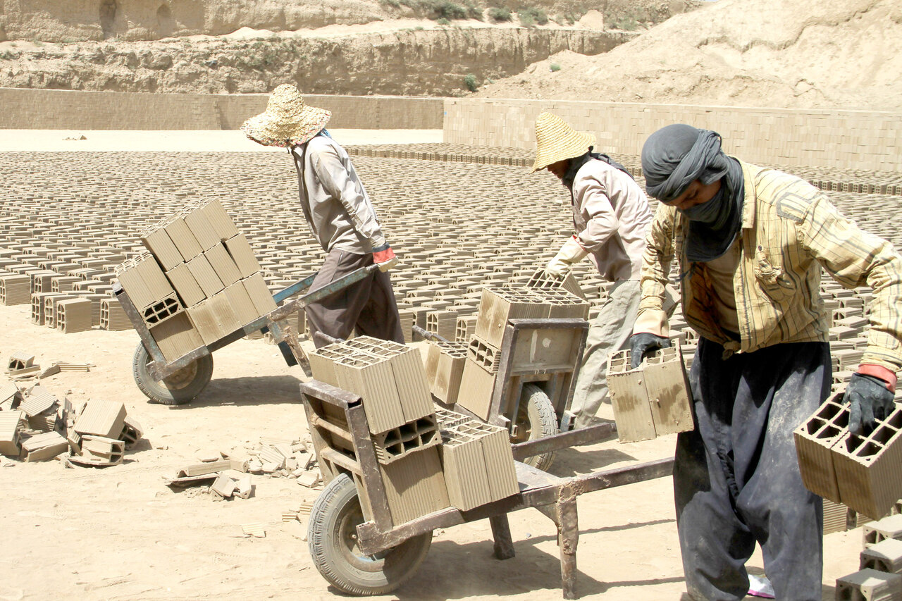 خشت روی خشت زندگی زیـر تیغ آفتاب