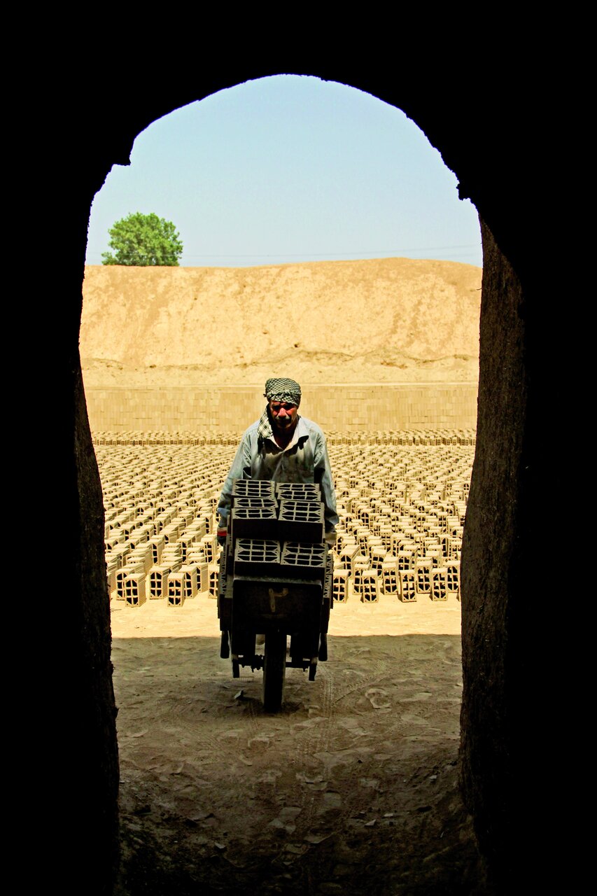 خشت روی خشت زندگی زیـر تیغ آفتاب