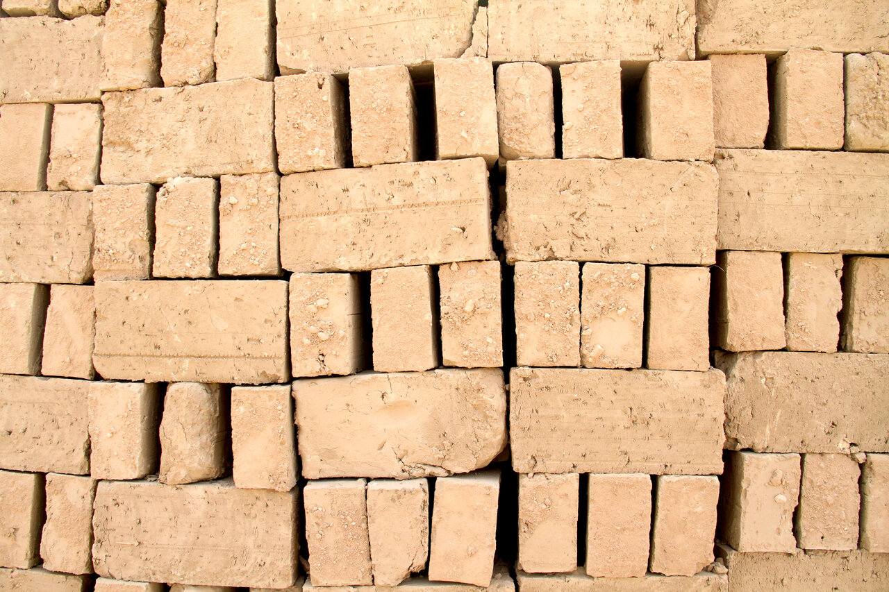 خشت روی خشت زندگی زیـر تیغ آفتاب