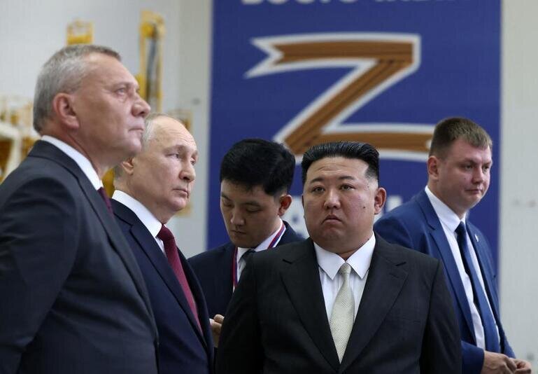 تصاویر و جزئیات دیدار پوتین و کیم جونگ اون | دست خاصی که رهبران روسیه و کره شمالی دادند | اون مجذوب فناوری موشکی روسیه شد