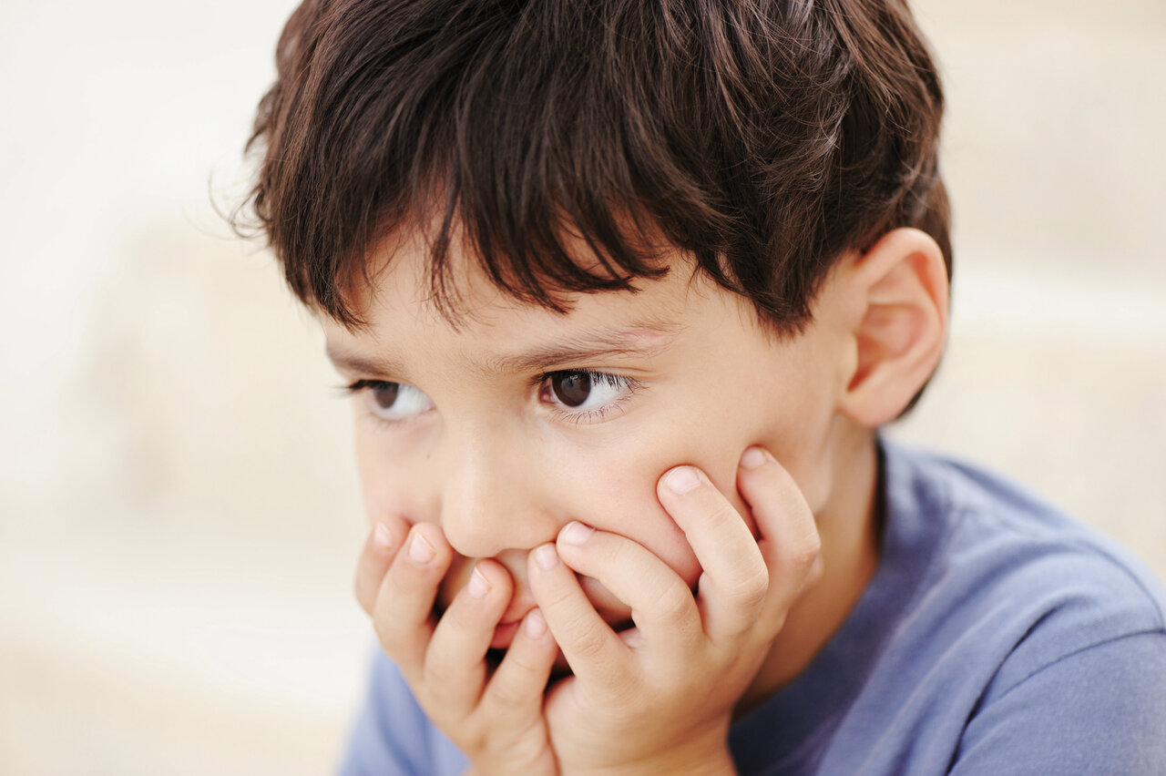 نشانه‌های ابتدایی اوتیسم در کودکان که پدر و مادرها باید بشناسند