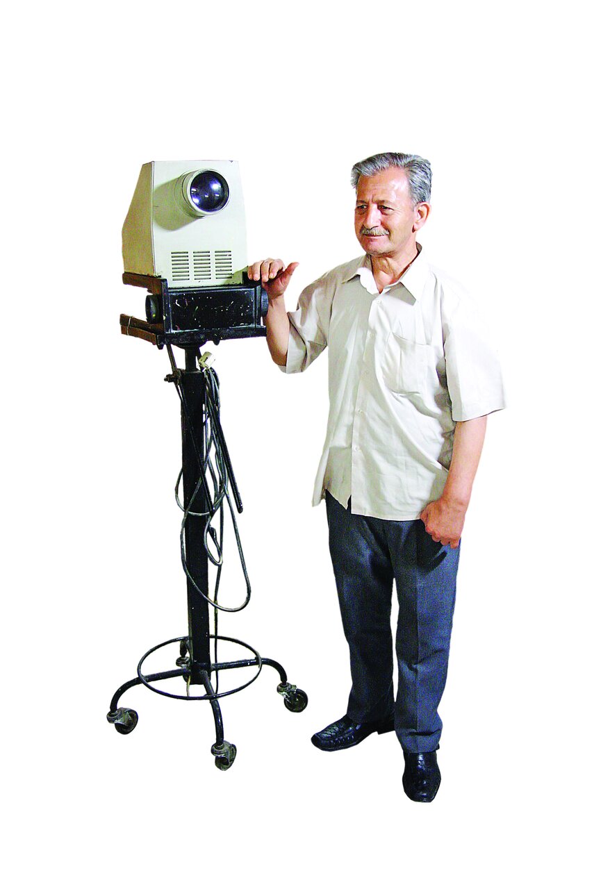 مردی که فیلمهای سینمایی را نقاشی میکرد