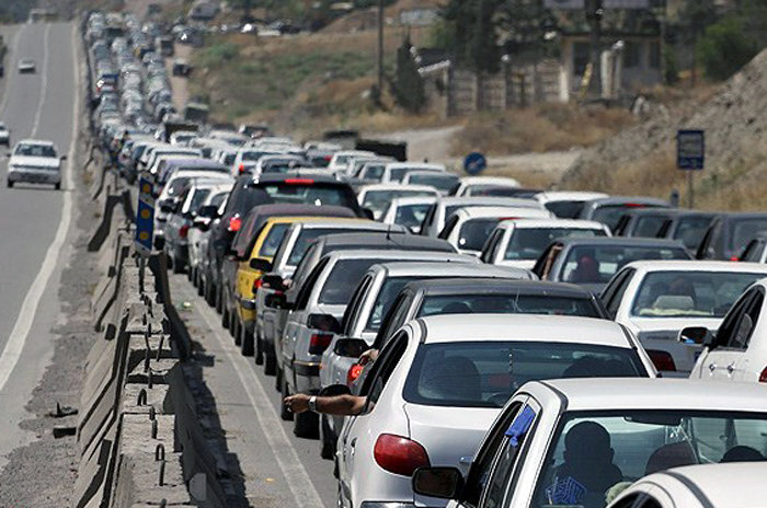 صف 25 کیلومتری ترافیک در آزاد راه قزوین - رشت