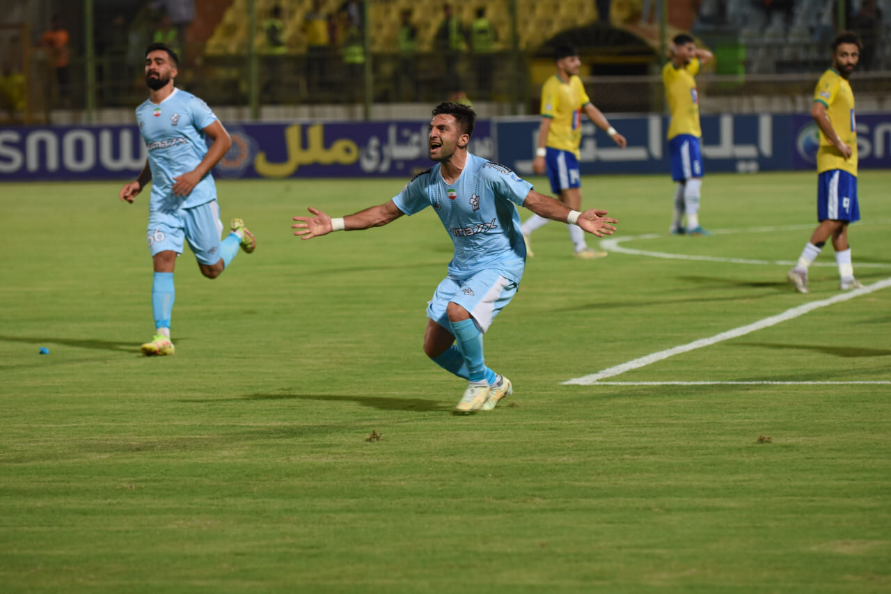 گل سپاهان شانسی بود و دوست دارم این تیم قهرمان شود | سعی میکنم بهترین پاسور لیگ شوم