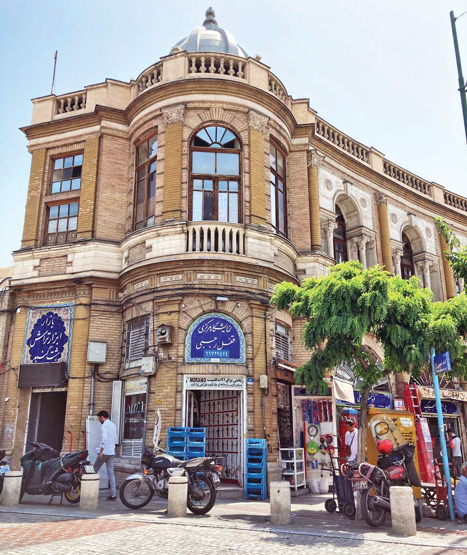 گشت و گذار در مدرسه ممنوعه و سینماییترین گذر پایتخت