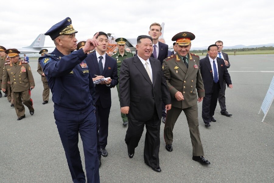 بازدید رهبر کره شمالی از جنگنده‌ها و ناوهای جنگی در روسیه
