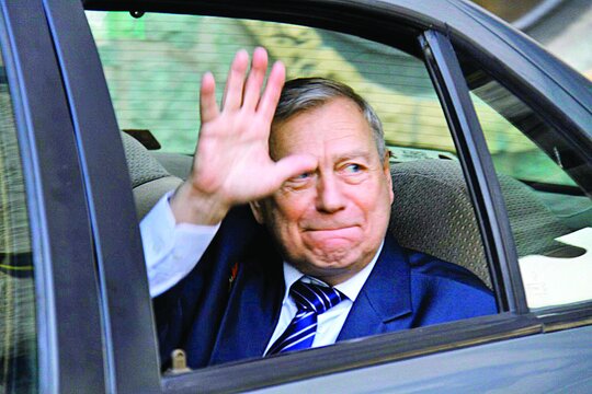 مسافری از فضا در میدان گمرک