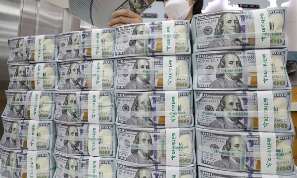 ادعاهای مقام سابق موساد درباره جزئیات شبکه مالی مخفی ایران | ماجرای عجیب یک شرکت انگلیسی  | ایران با دور زدن تحریم‌ها ۸۰ میلیارد دلار ذخیره کرد!