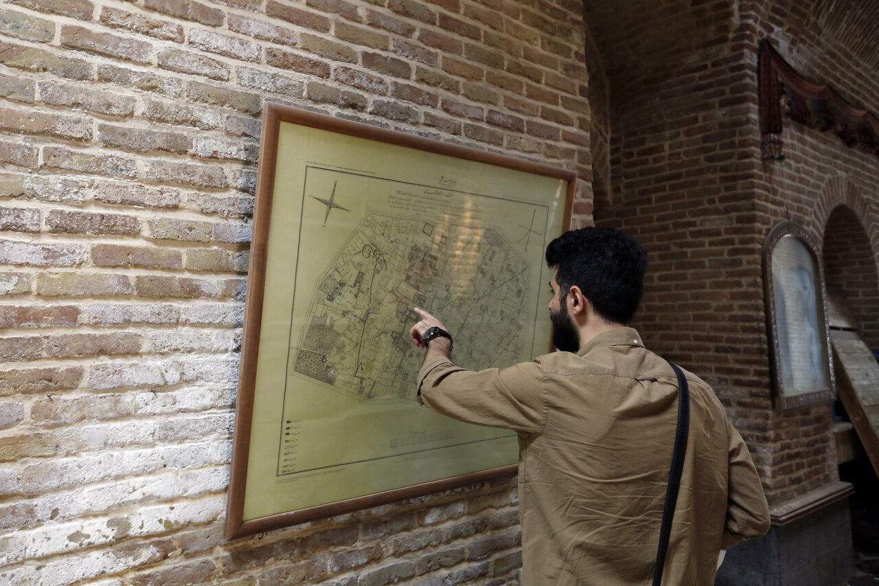 به دنبال رد دختر معروف معمارباشی در تیمچه معینیه