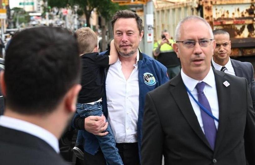 تصاویر ؛ ماسک بچه بغل با اردوغان دیدار کرد | درخواست رئیس جمهور ترکیه از آقای میلیاردر | هدایای جالب اردوغان به ماسک و پسرش