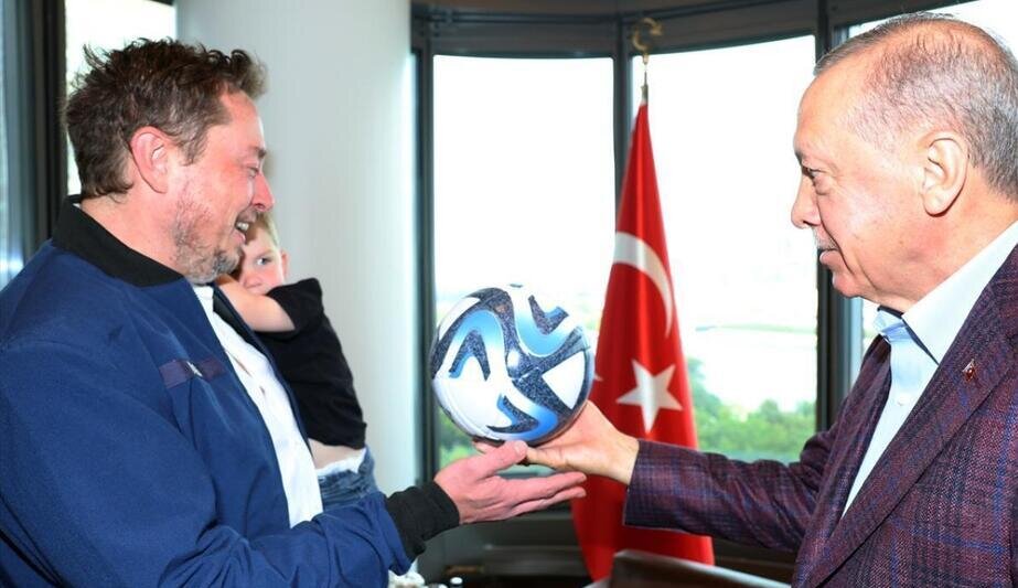تصاویر ؛ ماسک بچه‌ بغل با اردوغان دیدار کرد | درخواست رئیس جمهور ترکیه از آقای میلیاردر | هدایای جالب اردوغان به ماسک و پسرش