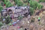 ببینید |‌ سانحه رانندگی در جاده کوهستانی پرو | ۲۴ نفر به دره سقوط کردند