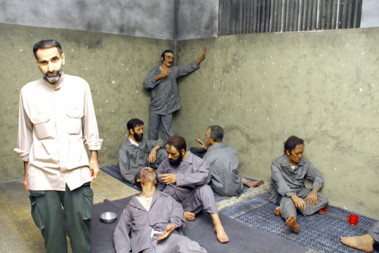 محلهگردی با «احمد محیط طباطبایی» | کلکسیون تاریخی قلب پایتخت اینجاست