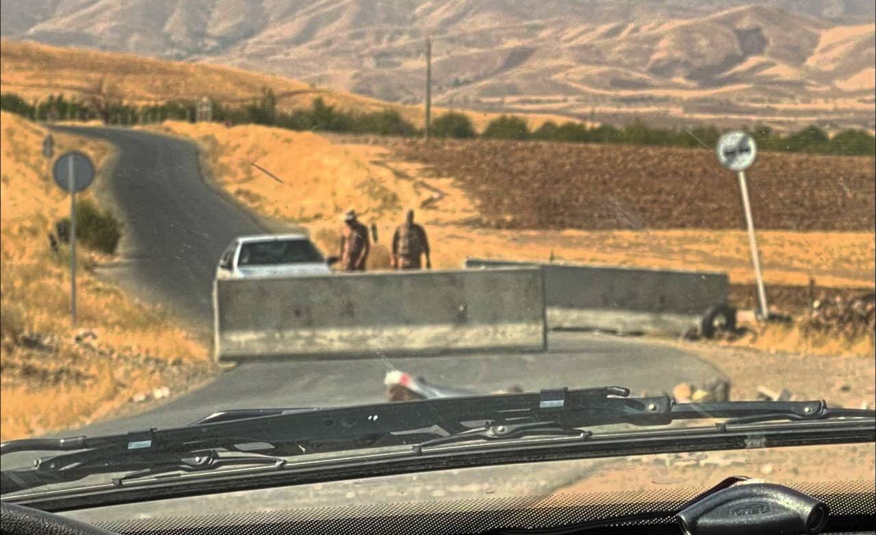 تصاویر ؛ سقز شلوغ نشد و نمیشود! | روایت میدانی از ۲۵ شهریور در سقز؛ کوکتل مولوتوف تمام شد؛ بفرمائید شربت! | تماسهای از دست رفته از No Caller ID