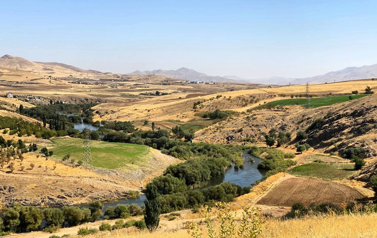 تصاویر ؛ سقز شلوغ نشد و نمیشود! | روایت میدانی از ۲۵ شهریور در سقز؛ کوکتل مولوتوف تمام شد؛ بفرمائید شربت! | تماسهای از دست رفته از No Caller ID