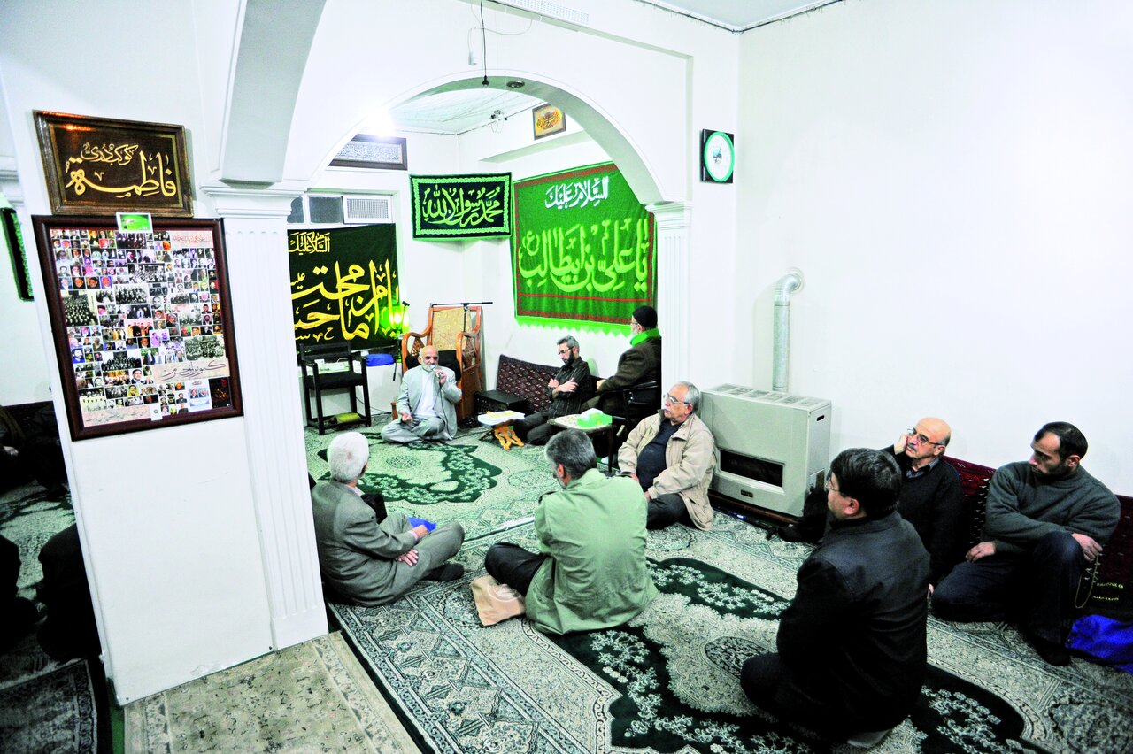 نیمقرن دستگیری از نیازمندان در هیئت بیتالحسن(ع) | کسی از سر این سفره دستخالی بلند نمیشود