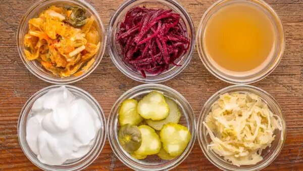 از بین بردن کامل نفخ شکم و یبوست با این مواد غذایی ؛ ۸ غذای برتر برای سلامت روده | برای بهبود عملکرد سیستم گوارشی چه نکاتی را رعایت کنیم؟