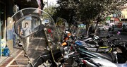 پیاده روهای این خیابان ویترین مغازه داران شده است| اخطار شهرداری: پایت را بیش از گلیمت درازتر نکن!