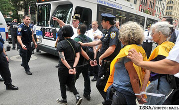 ببنید | بازداشت معترضان آب و هوایی توسط پلیس آمریکا