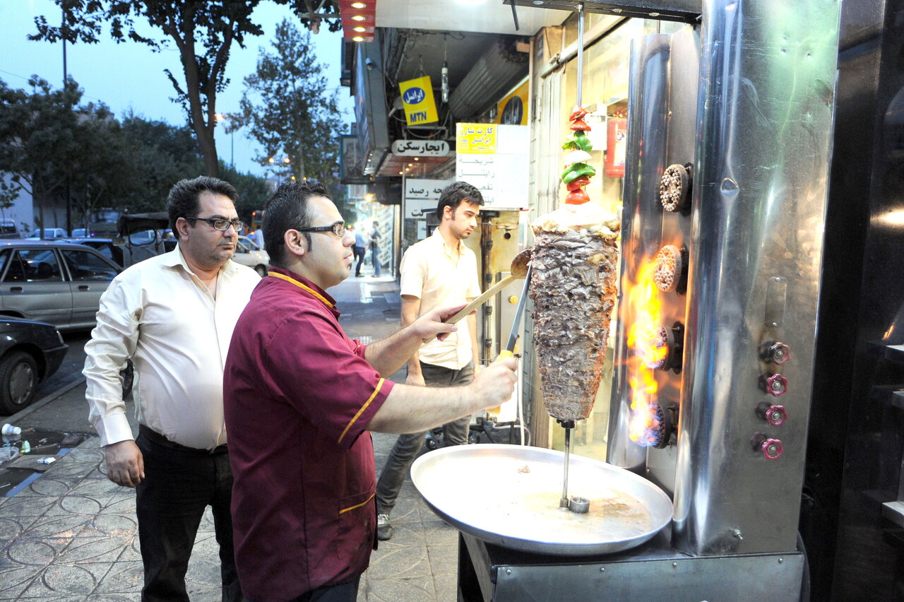 بوی خوش «شاورما» در راسته بامرامها | راندهشدگان طعم و رنگ جدیدی به محله دادند